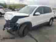 2013 Volkswagen Tiguan S с VIN WVGCV7AX0DW513556, выставлен на аукционе Copart как лот 66829465 с пробегом 164 597 миль миль и Списание • Salvage title. История ставок и продаж доступна на DreamBid. Изображение 1.