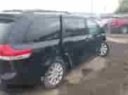 2013 Toyota Sienna XLE с VIN 5TDDK3DC3DS062352, выставлен на аукционе IAAI как лот 42177629 с пробегом 289 981 миль миль и . История ставок и продаж доступна на DreamBid. Изображение 6.