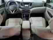 2016 Hyundai Tucson Sport z VIN KM8J3CA22GU194302, wystawiony jako Copart lot #81349045 z przebiegiem 105 220 mil mil oraz Czysty tytuł • Clean title. Historia ofert i sprzedaży dostępna na DreamBid. Obrazek 8.