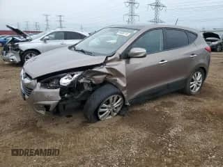 2010 Hyundai Tucson Limited с VIN KM8JU3AC1AU057056, выставлен на аукционе Copart как лот 66630115 с пробегом 117 910 миль миль и Списание • Salvage title. История ставок и продаж доступна на DreamBid. Изображение 1.