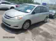 2008 Toyota Sienna LE с VIN 5TDBK23C18S012977, выставлен на аукционе IAAI как лот 42854013 с пробегом 303 937 миль миль и . История ставок и продаж доступна на DreamBid. Изображение 2.