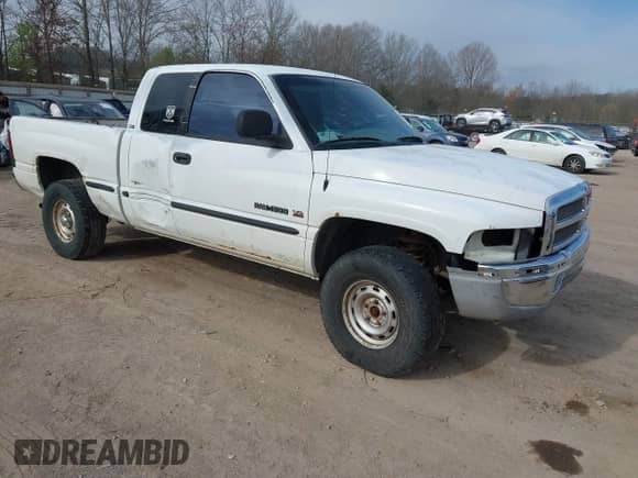 1999 Dodge 1500 z VIN 3B7HF13ZXXG161740, wystawiony jako IAAI lot #41878251 z przebiegiem 286 593 mil mil oraz . Historia ofert i sprzedaży dostępna na DreamBid. Obrazek 1.
