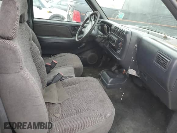 1996 Chevrolet S-10 LS с VIN 1GCDT14W5T8193832, выставлен на аукционе Copart как лот 47876805 с пробегом 255 857 миль миль и Списание • Salvage title. История ставок и продаж доступна на DreamBid. Изображение 10.