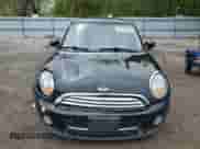 2011 MINI Hardtop z VIN WMWSU3C54BT253391, wystawiony jako Copart lot #57215905 z przebiegiem 199 273 mil mil oraz Czysty tytuł • Clean title. Historia ofert i sprzedaży dostępna na DreamBid. Obrazek 5.