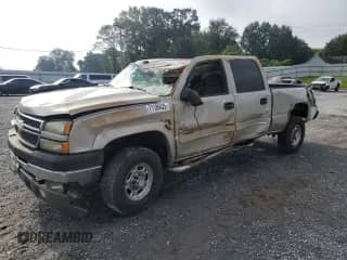 2005 Chevrolet Silverado 2500HD LS with VIN 1GCHK23255F826143, listed as a Copart auction lot 71189425 with Not provided miles and Salvage title. Bid and sale history available at DreamBid. Image 1.