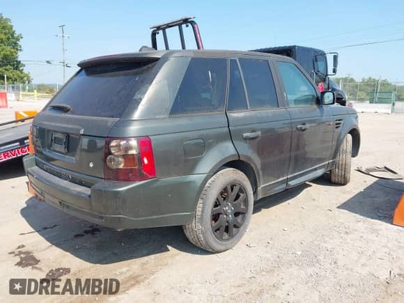 2006 Land Rover Range Rover Sport HSE z VIN SALSF254X6A981884, wystawiony jako IAAI lot #42932244 z przebiegiem 123 059 mil mil oraz . Historia ofert i sprzedaży dostępna na DreamBid. Obrazek 4.