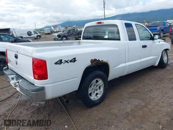 2006 Dodge Dakota SLT with VIN 1D7HW42K36S703683, listed as a IAAI auction lot 42322114 with 175,537 mi miles and . Bid and sale history available at DreamBid. Image 4.