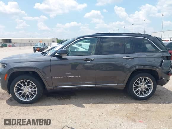 2024 Jeep Grand Cherokee Summit Reserve с VIN 1C4RJHEG0R8554713, выставлен на аукционе IAAI как лот 42999120 с пробегом 10 820 миль миль и . История ставок и продаж доступна на DreamBid. Изображение 14.