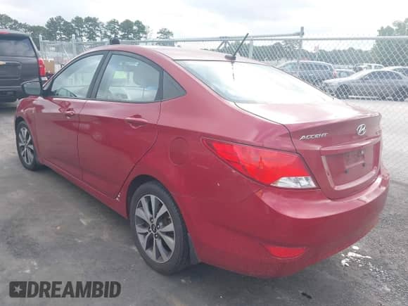 2017 Hyundai Accent SE z VIN KMHCT4AE8HU380324, wystawiony jako IAAI lot #42260181 z przebiegiem 124 287 mil mil oraz . Historia ofert i sprzedaży dostępna na DreamBid. Obrazek 3.