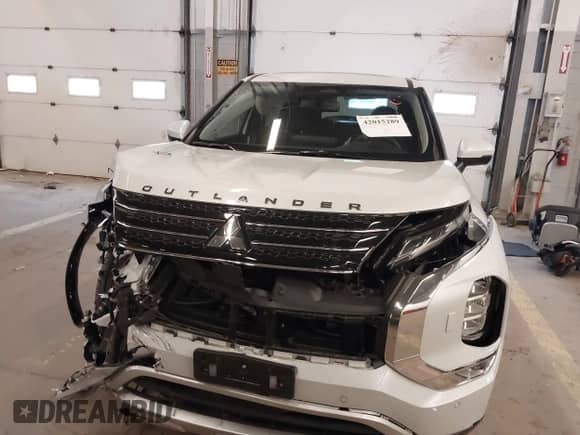 2025 Mitsubishi Outlander SE с VIN JA4T5VA97SZ001390, выставлен на аукционе IAAI как лот 42015289 с пробегом 2 982 миль миль и . История ставок и продаж доступна на DreamBid. Изображение 12.