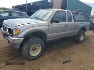 1995 Toyota Tacoma z VIN 4TAUN73C6SZ019874, wystawiony jako Copart lot #60804335 z przebiegiem 206 162 mil mil oraz Szkoda całkowita • Salvage title. Historia ofert i sprzedaży dostępna na DreamBid. Obrazek 1.