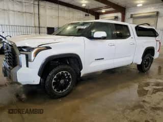 2022 Toyota Tundra SR5 с VIN 5TFLA5EC0NX009497, выставлен на аукционе Copart как лот 64442775 с пробегом 86 552 миль миль и Списание • Salvage title. История ставок и продаж доступна на DreamBid. Изображение 1.