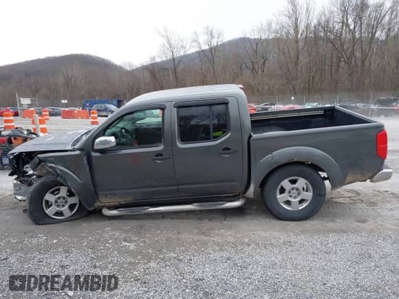 2008 Nissan Frontier SE z VIN 1N6AD07W38C425495, wystawiony jako IAAI lot #41406740 z przebiegiem 244 396 mil mil oraz . Historia ofert i sprzedaży dostępna na DreamBid. Obrazek 14.