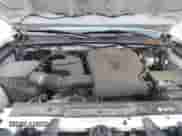 2018 Toyota Tacoma SR5 z VIN 3TMBZ5DN4JM014788, wystawiony jako IAAI lot #41252667 z przebiegiem 113 530 mil mil oraz . Historia ofert i sprzedaży dostępna na DreamBid. Obrazek 10.