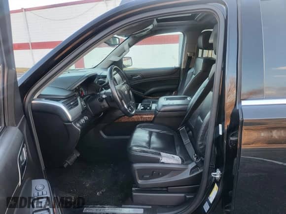 2016 Chevrolet Suburban LTZ z VIN 1GNSKJKC8GR133621, wystawiony jako Copart lot #87318184 z przebiegiem 314 417 mil mil oraz Czysty tytuł • Clean title. Historia ofert i sprzedaży dostępna na DreamBid. Obrazek 5.