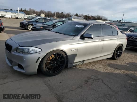 2011 BMW 5 Series 550i xDrive с VIN WBAFU9C56BC784967, выставлен на аукционе Copart как лот 46097285 с пробегом 156 866 миль миль и Списание • Salvage title. История ставок и продаж доступна на DreamBid. Изображение 1.