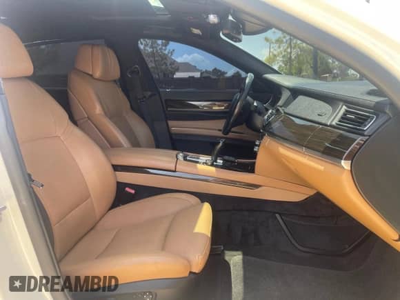 2010 BMW 7 Series 750Li с VIN WBAKB8C58ACY64395, выставлен на аукционе Copart как лот 55361135 с пробегом 137 375 миль миль и Списание • Salvage title. История ставок и продаж доступна на DreamBid. Изображение 5.