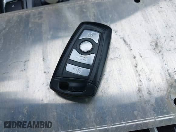 2012 BMW 5 Series 528i xDrive с VIN WBAXH5C56CDW09535, выставлен на аукционе IAAI как лот 42098041 с пробегом 129 221 миль миль и . История ставок и продаж доступна на DreamBid. Изображение 11.