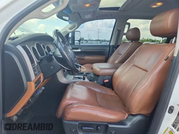 2010 Toyota Tundra Limited z VIN 5TFFY5F13AX093573, wystawiony jako Copart lot #61212725 z przebiegiem 205 449 mil mil oraz Szkoda całkowita • Salvage title. Historia ofert i sprzedaży dostępna na DreamBid. Obrazek 7.