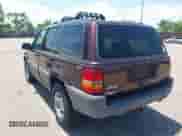 1996 Jeep Grand Cherokee Laredo z VIN 1J4GZ58Y2TC354076, wystawiony jako IAAI lot #42572842 z przebiegiem 172 282 mil mil oraz . Historia ofert i sprzedaży dostępna na DreamBid. Obrazek 3.