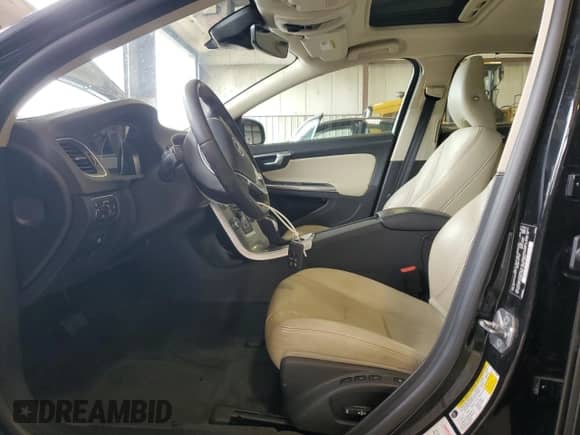 2017 Volvo S60 Inscription с VIN LYV402TK6HB195367, выставлен на аукционе Copart как лот 68484475 с пробегом 90 699 миль миль и Списание • Salvage title. История ставок и продаж доступна на DreamBid. Изображение 7.