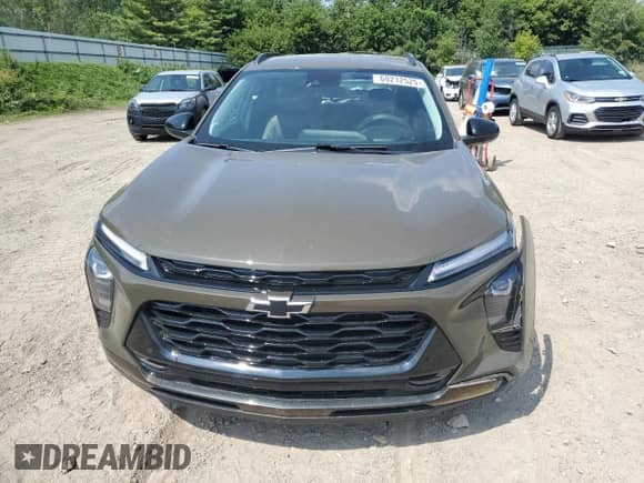 2024 Chevrolet Trax ACTIV z VIN KL77LKE2XRC092920, wystawiony jako Copart lot #69212525 z przebiegiem 28 125 mil mil oraz Nie do naprawy • Non repairable. Historia ofert i sprzedaży dostępna na DreamBid. Obrazek 5.