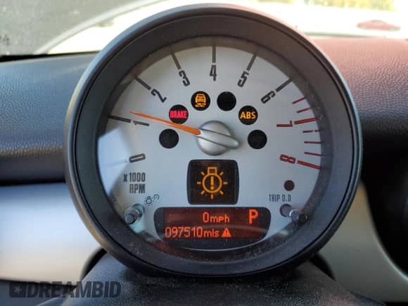 2013 MINI Hardtop with VIN WMWSU3C51DT681423, listed as a Copart auction lot 61310795 with 97,510 mi miles and Salvage title. Bid and sale history available at DreamBid. Image 9.