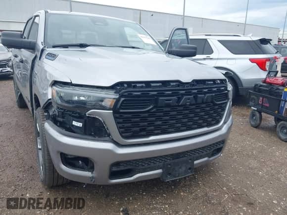 2025 Ram 1500 Tradesman с VIN 1C6RREGG7SN661339, выставлен на аукционе IAAI как лот 42337545 с пробегом 8 729 миль миль и . История ставок и продаж доступна на DreamBid. Изображение 6.