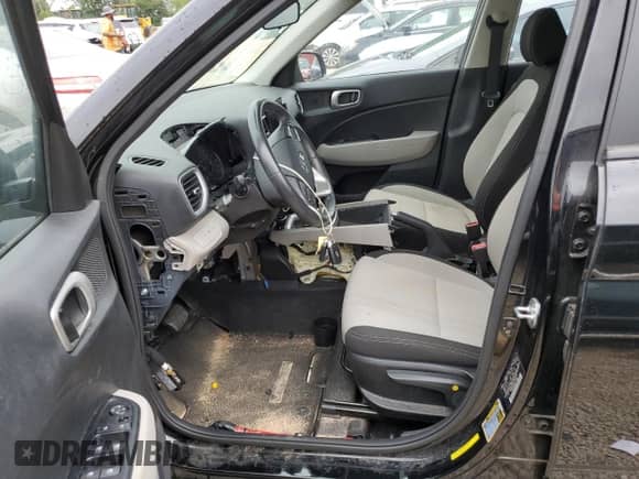 2020 Hyundai Venue SEL with VIN KMHRC8A3XLU035675, listed as a Copart auction lot 69499073 with 38,475 mi miles and . Bid and sale history available at DreamBid. Image 7.