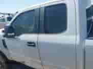 2019 Ford F-250 XL z VIN 1FT7X2B67KEE59717, wystawiony jako IAAI lot #42919060 z przebiegiem Nie podano mil oraz . Historia ofert i sprzedaży dostępna na DreamBid. Obrazek 12.