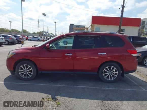 2014 Nissan Pathfinder SV z VIN 5N1AR2MN8EC732048, wystawiony jako IAAI lot #43437592 z przebiegiem 133 609 mil mil oraz . Historia ofert i sprzedaży dostępna na DreamBid. Obrazek 12.