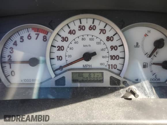 2005 Toyota Corolla CE z VIN 2T1BR32E75C501330, wystawiony jako Copart lot #53308445 z przebiegiem 299 999 mil mil oraz Czysty tytuł • Clean title. Historia ofert i sprzedaży dostępna na DreamBid. Obrazek 9.