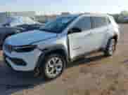 2025 Jeep Compass Latitude с VIN 3C4NJDBN1ST547173, выставлен на аукционе IAAI как лот 43522316 с пробегом 22 495 миль миль и . История ставок и продаж доступна на DreamBid. Изображение 2.