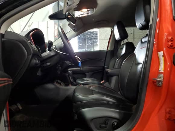 2019 Jeep Compass Trailhawk с VIN 3C4NJDDB5KT661664, выставлен на аукционе Copart как лот 57507865 с пробегом 177 679 миль миль и Списание • Salvage title. История ставок и продаж доступна на DreamBid. Изображение 7.