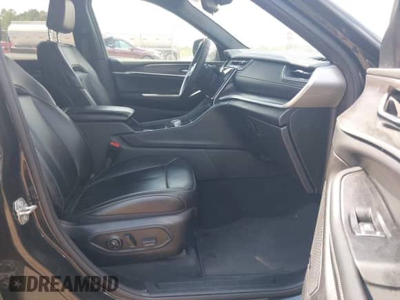 2024 Jeep Grand Cherokee with VIN 1C4RJYB66R8532002, listed as a IAAI auction lot 43266786 with 47,263 mi miles and . Bid and sale history available at DreamBid. Image 5.