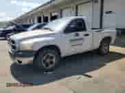 2006 Dodge 1500 ST z VIN 1D7HA16K76J208710, wystawiony jako Copart lot #66862915 z przebiegiem 163 238 mil mil oraz Czysty tytuł • Clean title. Historia ofert i sprzedaży dostępna na DreamBid. Obrazek 1.