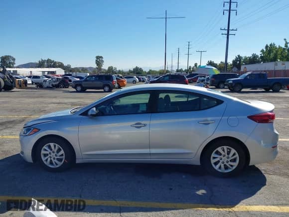 2017 Hyundai Elantra SE с VIN 5NPD74LF7HH093201, выставлен на аукционе IAAI как лот 43459196 с пробегом 79 102 миль миль и . История ставок и продаж доступна на DreamBid. Изображение 14.