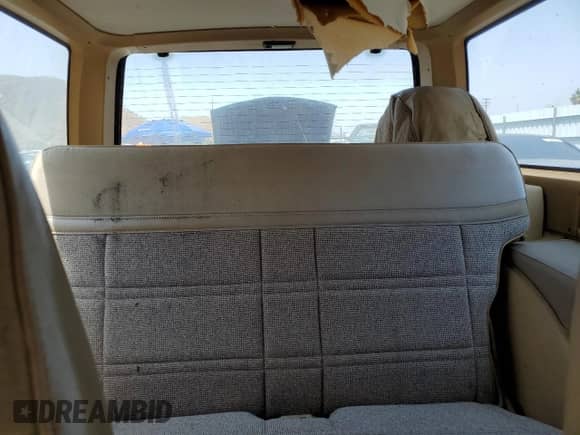 1985 Chevrolet Blazer z VIN 1G8CT18B5F8156619, wystawiony jako Copart lot #61977745 z przebiegiem 22 993 mil mil oraz Czysty tytuł • Clean title. Historia ofert i sprzedaży dostępna na DreamBid. Obrazek 10.