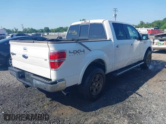 2014 Ford F-150 XL z VIN 1FTFW1ET1EKF43998, wystawiony jako IAAI lot #42526966 z przebiegiem 201 403 mil mil oraz . Historia ofert i sprzedaży dostępna na DreamBid. Obrazek 4.