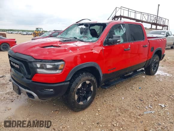 2022 Ram 1500 Rebel z VIN 1C6SRFLTXNN362961, wystawiony jako IAAI lot #42605488 z przebiegiem 121 529 mil mil oraz . Historia ofert i sprzedaży dostępna na DreamBid. Obrazek 2.