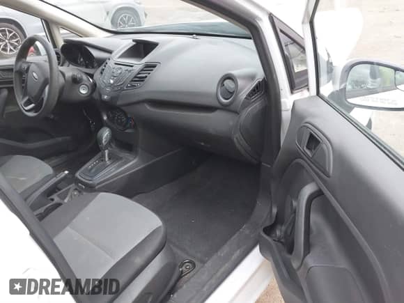 2017 Ford Fiesta S z VIN 3FADP4TJ2HM161814, wystawiony jako IAAI lot #41849003 z przebiegiem 107 836 mil mil oraz . Historia ofert i sprzedaży dostępna na DreamBid. Obrazek 5.