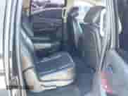 2013 Chevrolet Suburban LTZ z VIN 1GNSCKE0XDR160013, wystawiony jako IAAI lot #43152691 z przebiegiem 223 718 mil mil oraz . Historia ofert i sprzedaży dostępna na DreamBid. Obrazek 8.