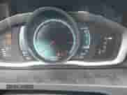 2015 Volvo S60 T5 Drive-E Premier z VIN YV126MFK4F1343110, wystawiony jako IAAI lot #43292498 z przebiegiem 59 841 mil mil oraz . Historia ofert i sprzedaży dostępna na DreamBid. Obrazek 7.