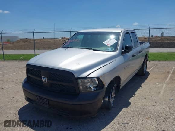 2012 Ram 1500 Tradesman z VIN 1C6RD6FP2CS168791, wystawiony jako IAAI lot #41644108 z przebiegiem 211 029 mil mil oraz . Historia ofert i sprzedaży dostępna na DreamBid. Obrazek 17.