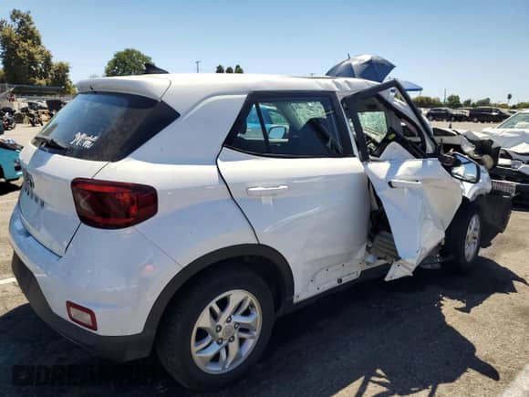 2021 Hyundai Venue SE with VIN KMHRB8A31MU068553, listed as a Copart auction lot 68105444 with 84,345 mi miles and Salvage title. Bid and sale history available at DreamBid. Image 3.