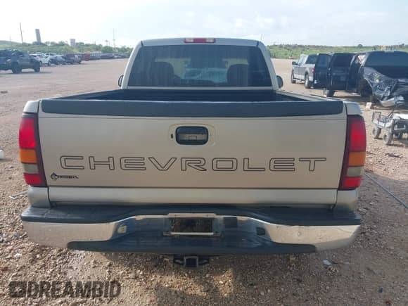 2000 Chevrolet Silverado 1500 LS with VIN 1GCEC14W2YZ179649, listed as a IAAI auction lot 42525015 with 284,859 mi miles and . Bid and sale history available at DreamBid. Image 16.