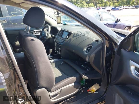 2017 Nissan Pathfinder SL z VIN 5N1DR2MM8HC682924, wystawiony jako IAAI lot #42854884 z przebiegiem Nie podano mil oraz . Historia ofert i sprzedaży dostępna na DreamBid. Obrazek 5.