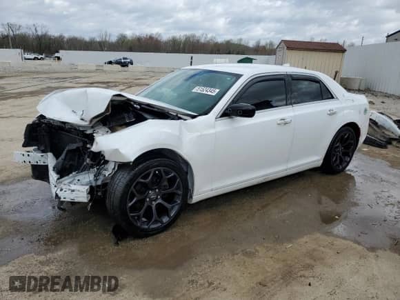2020 Chrysler 300 Touring с VIN 2C3CCAAGXLH128336, выставлен на аукционе Copart как лот 51524345 с пробегом 81 132 миль миль и На запчасти • Non repairable. История ставок и продаж доступна на DreamBid. Изображение 1.