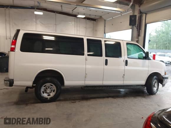 2018 Chevrolet Express Passenger LT с VIN 1GAZGPFG3J1267167, выставлен на аукционе IAAI как лот 42320536 с пробегом 81 068 миль миль и . История ставок и продаж доступна на DreamBid. Изображение 13.