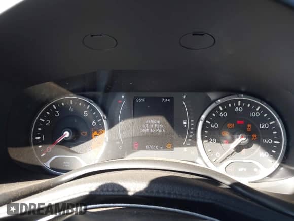 2017 Jeep Renegade Latitude z VIN ZACCJABB5HPF45504, wystawiony jako IAAI lot #42486270 z przebiegiem 67 610 mil mil oraz . Historia ofert i sprzedaży dostępna na DreamBid. Obrazek 7.